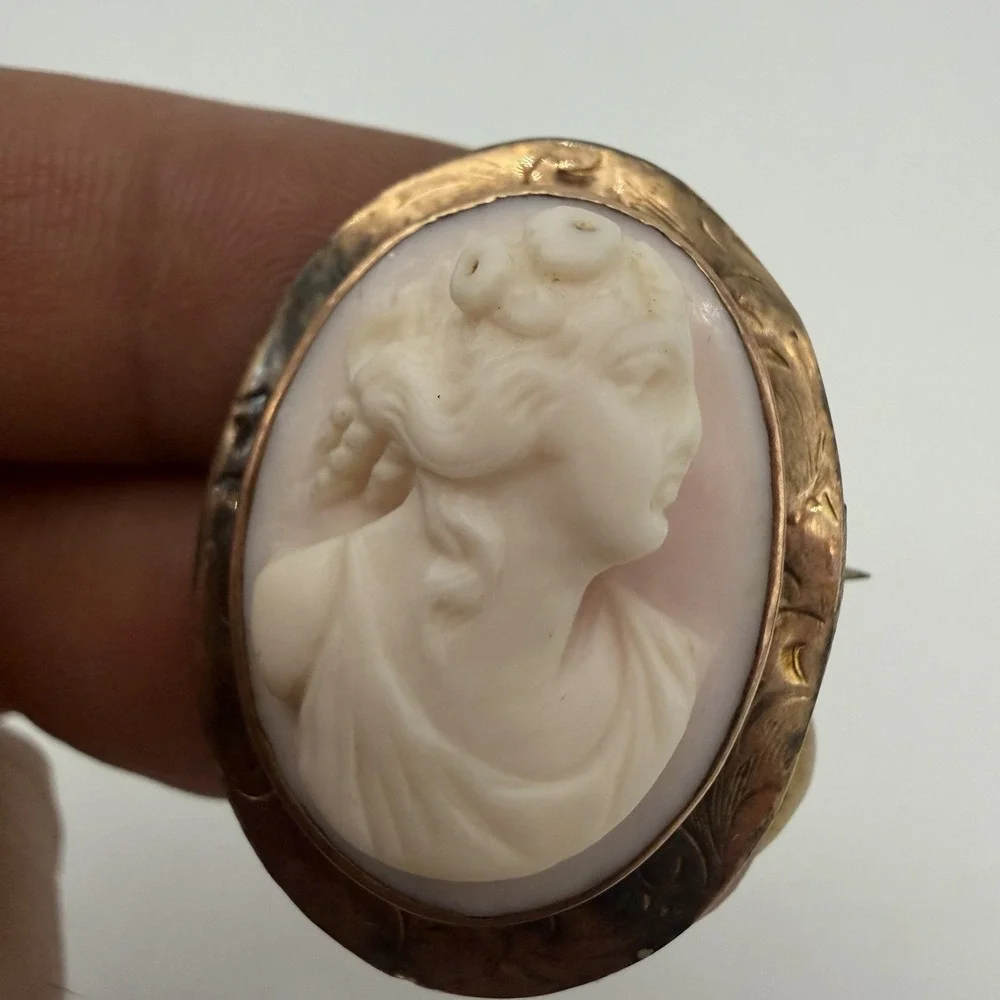 Antique Victorian 10K Rose Gold Hand Carved Pink Shell Cameo Brooch Pin Pendant